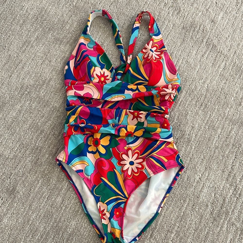 Boden Mykonos Deep V Women's One Piece Swimsuit 8 Long
Multi Blossomy Pop print